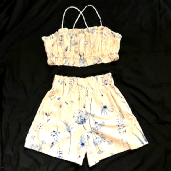 H&M Floral Crop Top Women's Size Small And H&M Floral Shorts Set Women's Size XS - Picture 3 of 7